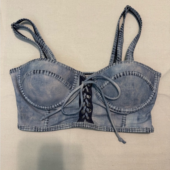 Women’s size 4 swimsuit top - Picture 1 of 3